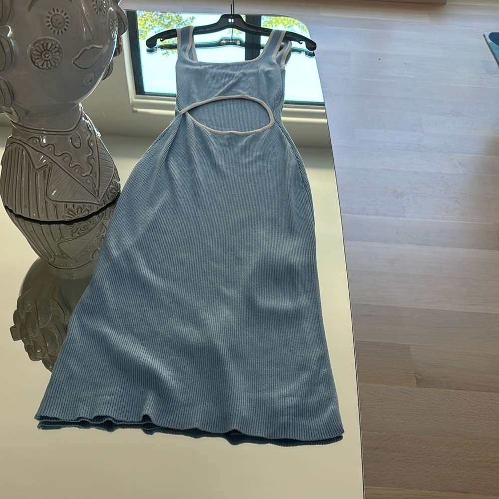 Maxi dress with hole in the front